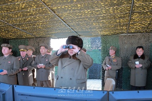 김정은원수님께서 신형대구경방사포사격을 또다시 지도하시였다.(조선중앙통신)