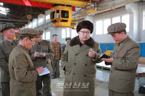 김정은원수님께서 룡성기계련합기업소 2월11일공장을 현지지도하시였다.(조선중앙통신)