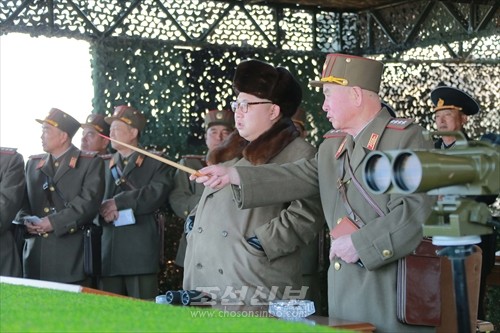 김정은원수님께서 조선인민군 상륙 및 반상륙방어연습을 지도하시였다.(조선중앙통신)