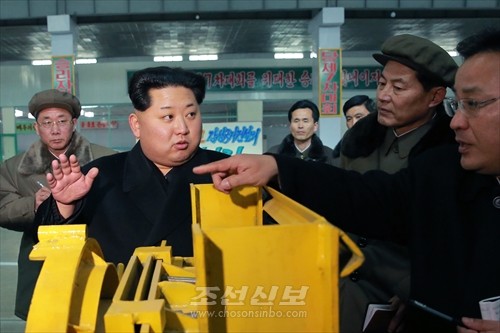 김정은원수님께서 태성기계공장을 현지지도하시였다.(조선중앙통신)