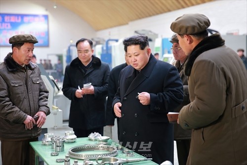 김정은원수님께서 태성기계공장을 현지지도하시였다.(조선중앙통신)
