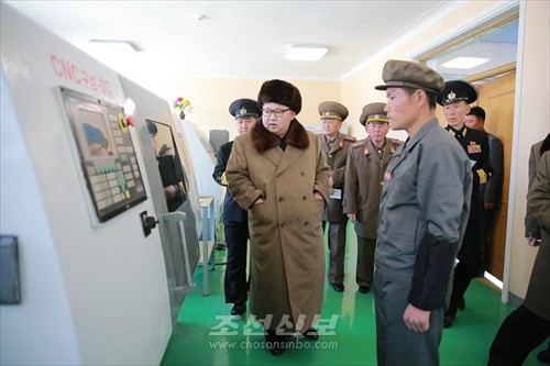 김정은원수님께서 조선인민군 해군 제597군부대관하 10월3일공장을 현지지도하시였다.(조선중앙통신)