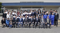 허종만책임부의장이 후꾸시마, 니이가다초중 관 계자들과 함께 기념사진을 찍었다.