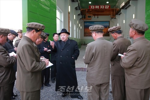 김정은원수님께서 완공된 백두산영웅청년3호발전소를 현지지도하시였다.(조선중앙통신)