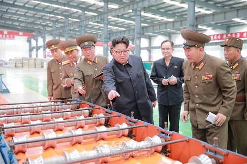 김정은원수님께서 천리마건재종합공장을 현지지도하시였다.(조선중앙통신)