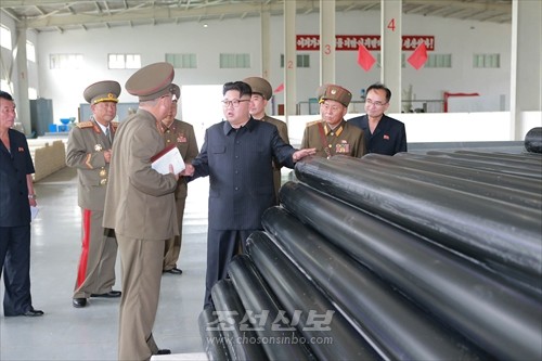 김정은원수님께서 천리마건재종합공장을 현지지도하시였다.(조선중앙통신)