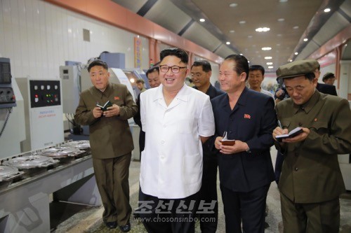 김정은원수님께서 1월18일기계종합공장을 현지지도하시였다.(조선중앙통신)