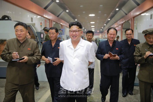 김정은원수님께서 1월18일기계종합공장을 현지지도하시였다.(조선중앙통신)