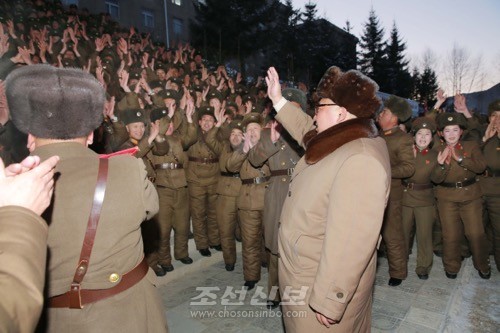 김정은원수님께서 조선인민군 제380대련합부대 지휘부를 시찰하시였다.(조선중앙통신)