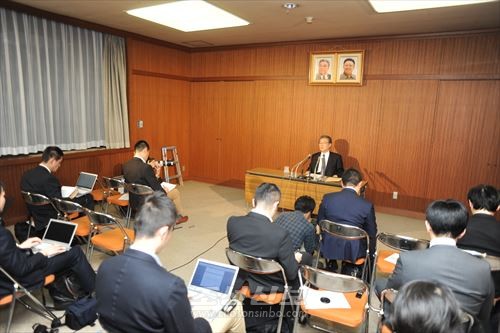조선회관에서 기자회견이 진행되였다.
