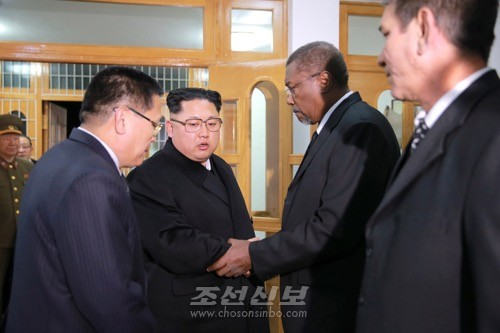 김정은원수님께서 28일 피델 까스뜨로 루쓰동지의 서거에 즈음하여 조선주재 꾸바대사관을 방문하시고 조의를 표시하시였다.