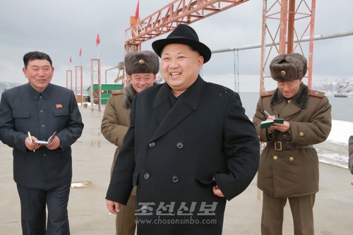 김정은원수님께서 전례없는 물고기대풍을 마련한 조선인민군 15호수산사업소를 현지지도하시였다.(조선중앙통신)