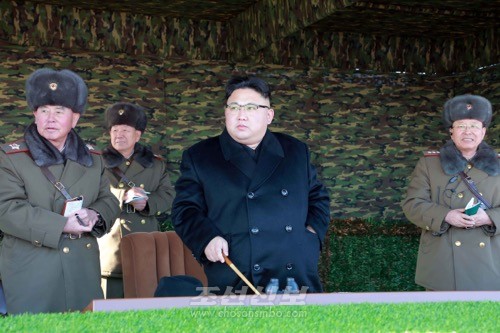 김정은원수님께서 증강한 땅크장갑보병련대 겨울철도하공격전술연습을 지도하시였다.(조선중앙통신)