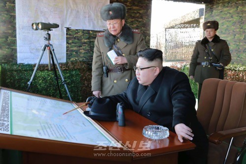 김정은원수님께서 증강한 땅크장갑보병련대 겨울철도하공격전술연습을 지도하시였다.(조선중앙통신)