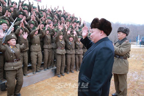 김정은원수님께서 조선인민군 제233군부대직속 구분대를 시찰하시였다.(조선중앙통신)