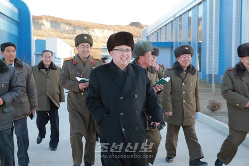 김정은원수님께서 새로 건설된 금산포젓갈가공공장과 금산포수산사업소를 현지지도하시였다.(조선중앙통신)